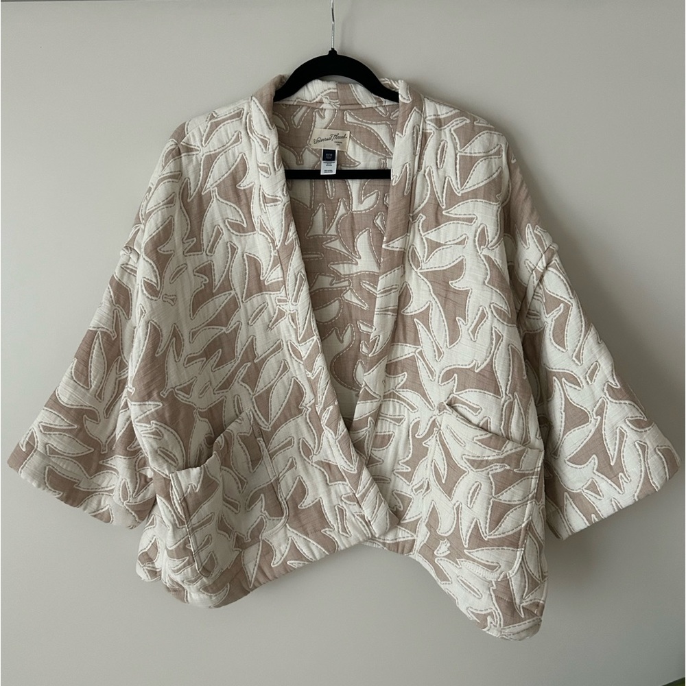 Universal Thread Patterned Kimono